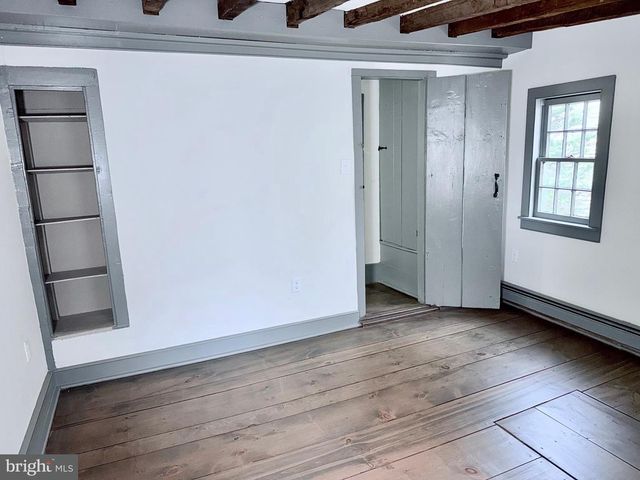 102 E UNION ST, Burlington, NJ 08016