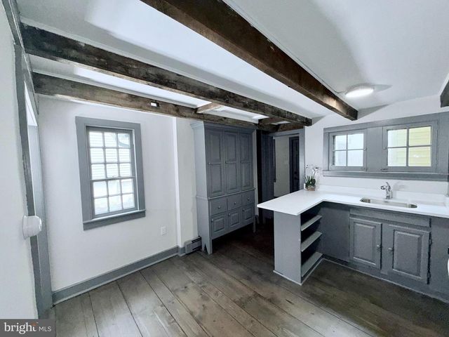 102 E UNION ST, Burlington, NJ 08016