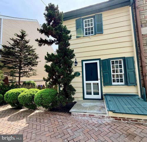 102 E UNION ST, Burlington, NJ 08016