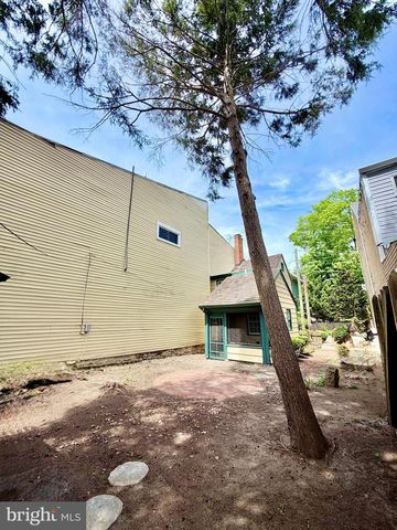 102 E UNION ST, Burlington, NJ 08016