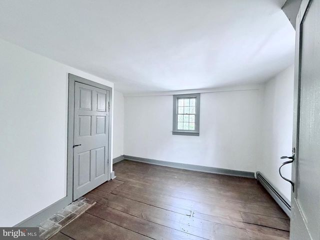 102 E UNION ST, Burlington, NJ 08016