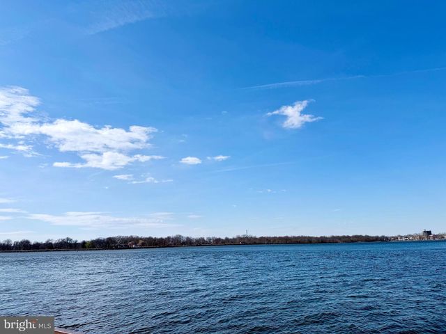 102 E UNION ST, Burlington, NJ 08016