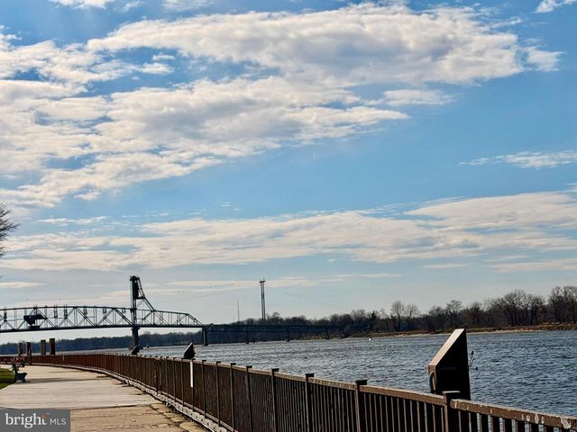 102 E UNION ST, Burlington, NJ 08016