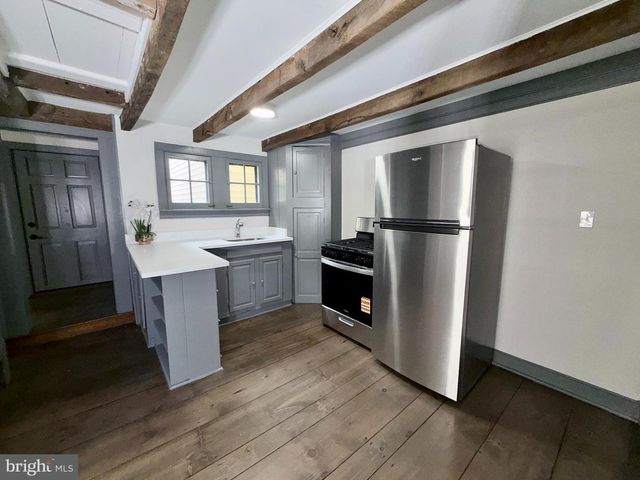 102 E UNION ST, Burlington, NJ 08016