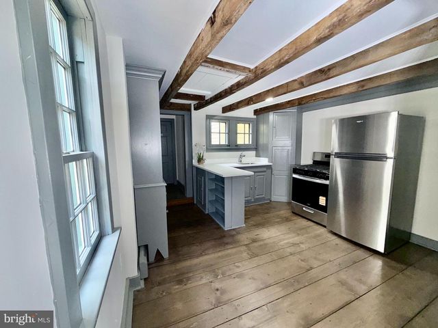 102 E UNION ST, Burlington, NJ 08016