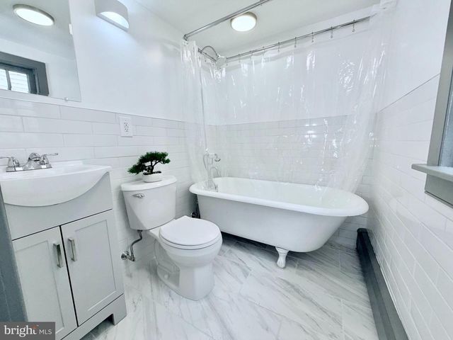 102 E UNION ST, Burlington, NJ 08016