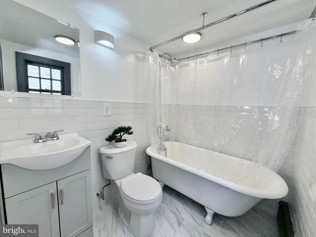 102 E UNION ST, Burlington, NJ 08016