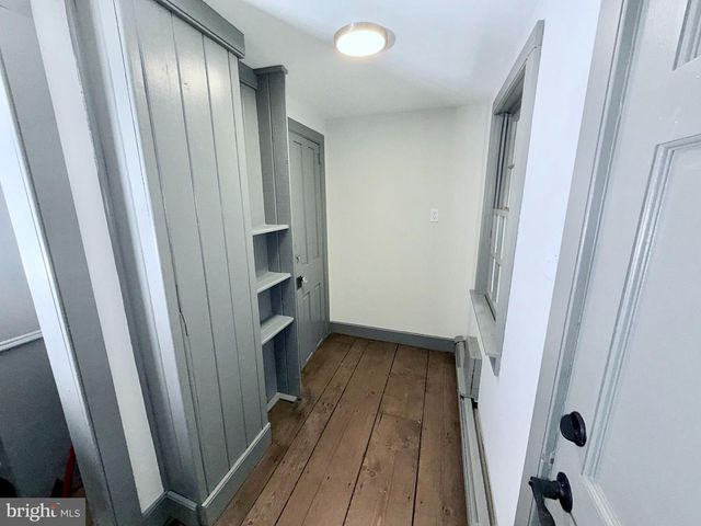 102 E UNION ST, Burlington, NJ 08016