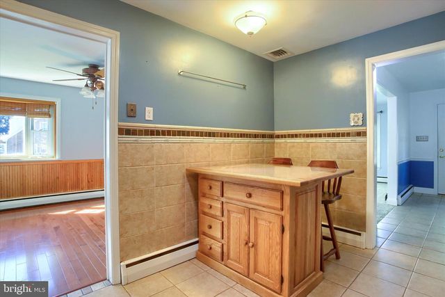 25 OAK AVE, Camp Hill, PA 17011
