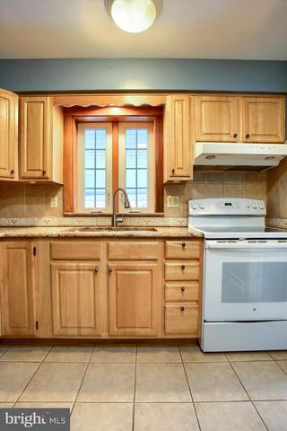 25 OAK AVE, Camp Hill, PA 17011