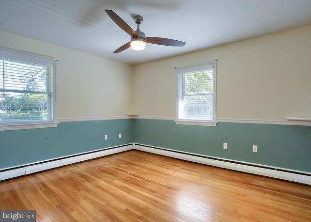 25 OAK AVE, Camp Hill, PA 17011
