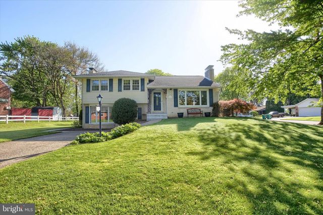 25 OAK AVE, Camp Hill, PA 17011