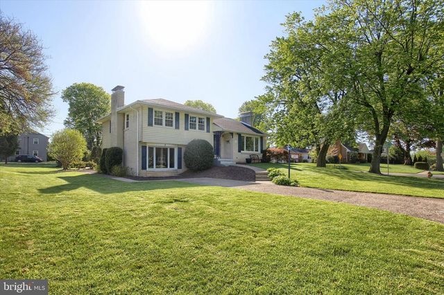 25 OAK AVE, Camp Hill, PA 17011