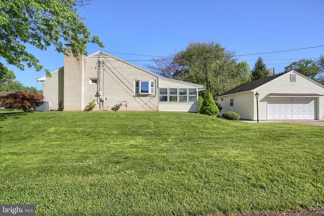 25 OAK AVE, Camp Hill, PA 17011