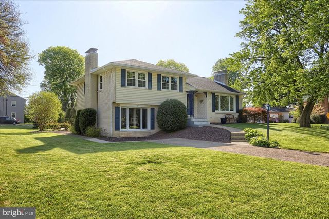25 OAK AVE, Camp Hill, PA 17011