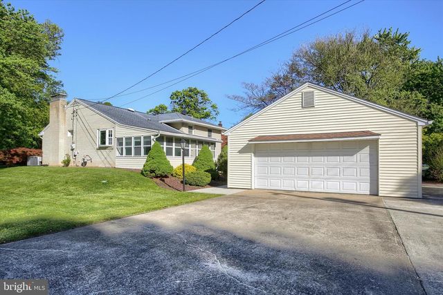 25 OAK AVE, Camp Hill, PA 17011