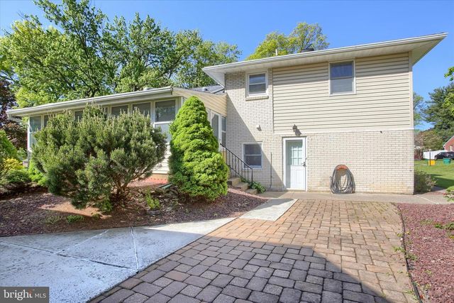 25 OAK AVE, Camp Hill, PA 17011