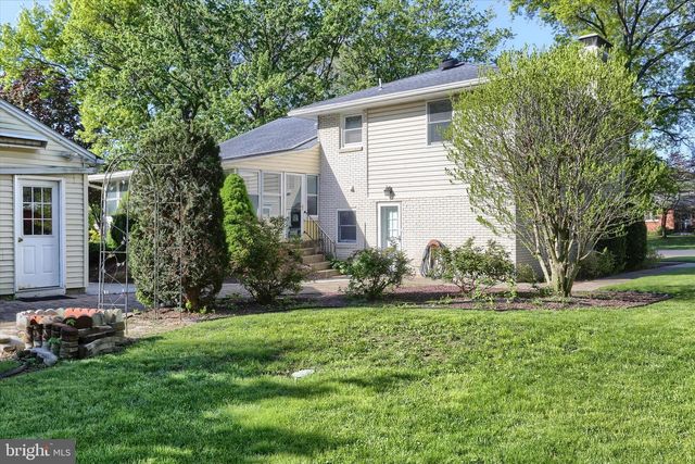 25 OAK AVE, Camp Hill, PA 17011