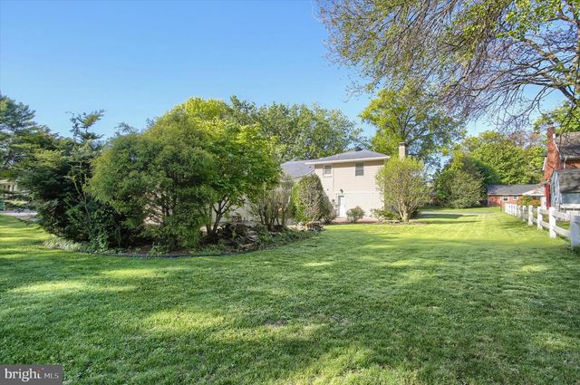 25 OAK AVE, Camp Hill, PA 17011