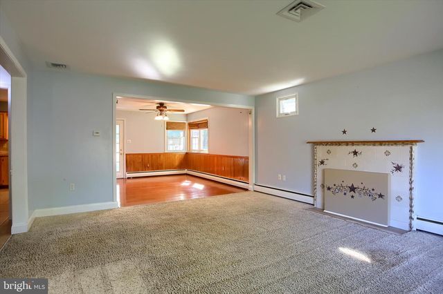 25 OAK AVE, Camp Hill, PA 17011