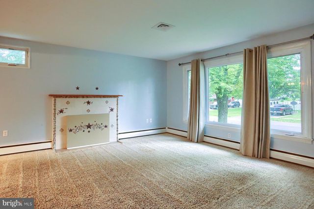 25 OAK AVE, Camp Hill, PA 17011