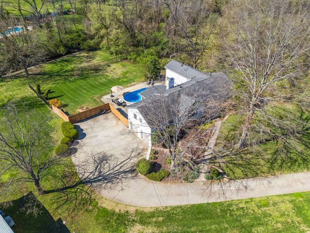 4401 Curtiswood Cir, Nashville, TN 37204