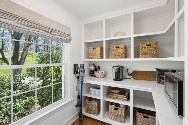 4401 Curtiswood Cir, Nashville, TN 37204