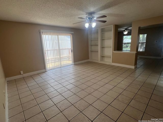 15558 Knollmeadow, San Antonio, TX 78247