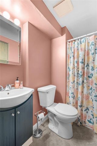 16 Saddleback Court, O'fallon, MO 63368