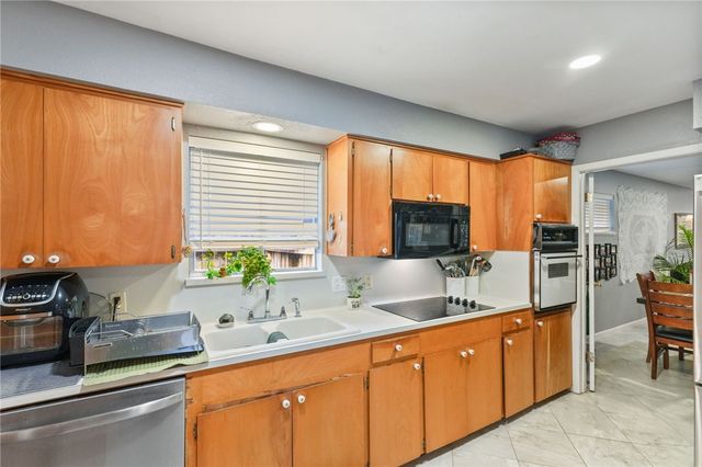 522 Rawleigh Dr, Corpus Christi, TX 78412