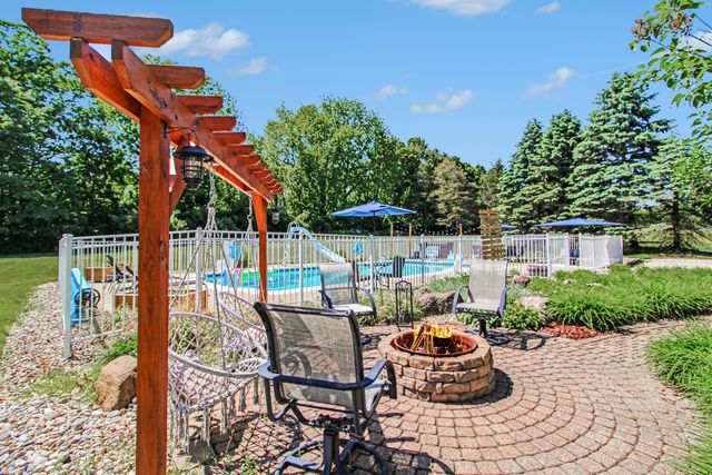 5875 Pinecrest Estates Drive, Salem Twp, MI 48105