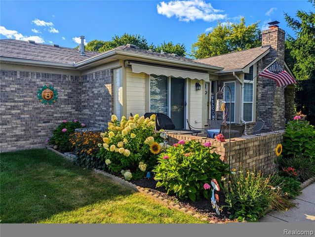18397 Pleasant Valley Drive 169, Macomb, MI 48044