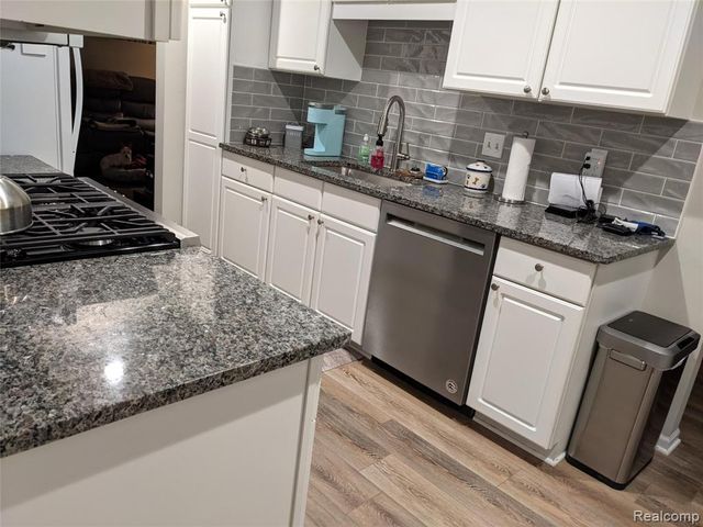 18397 Pleasant Valley Drive 169, Macomb, MI 48044