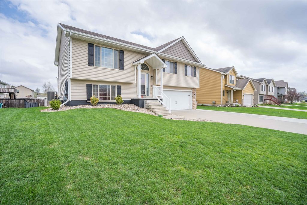 303 Filmore Avenue SE, Bondurant, IA 50035