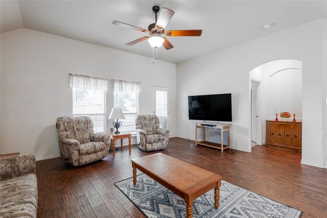 1408 Lauren Lane, Granbury, TX 76048
