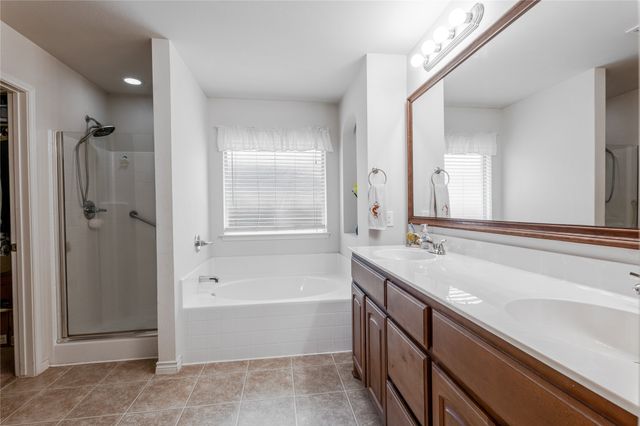 1408 Lauren Lane, Granbury, TX 76048