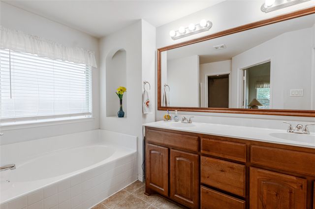 1408 Lauren Lane, Granbury, TX 76048
