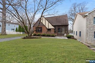 47 Freeman Street, Roseland, NJ 07068