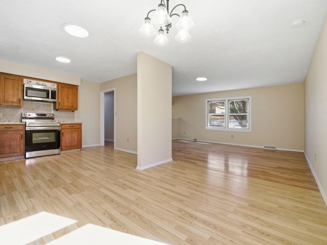 957 S Mission Avenue, Springfield, MO 65809