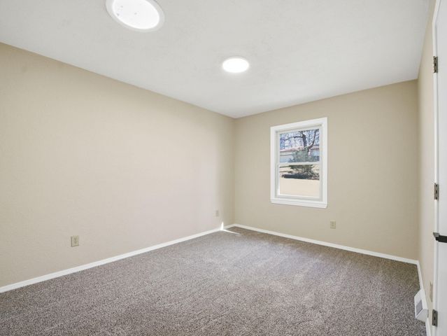 957 S Mission Avenue, Springfield, MO 65809