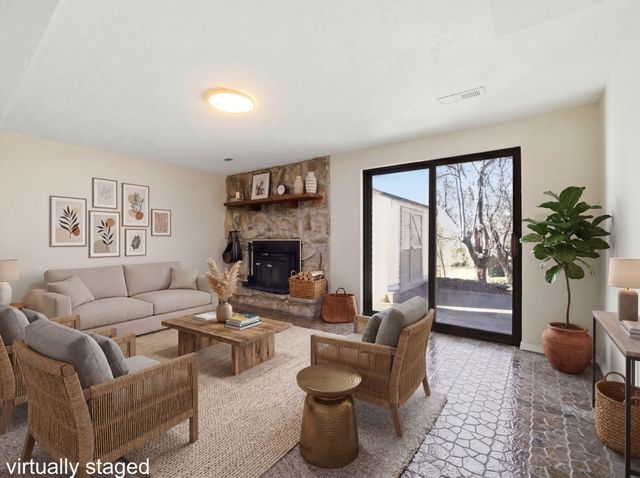 957 S Mission Avenue, Springfield, MO 65809