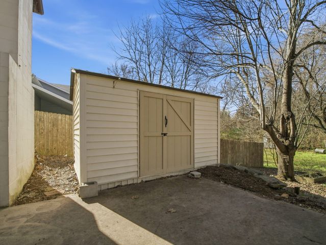 957 S Mission Avenue, Springfield, MO 65809