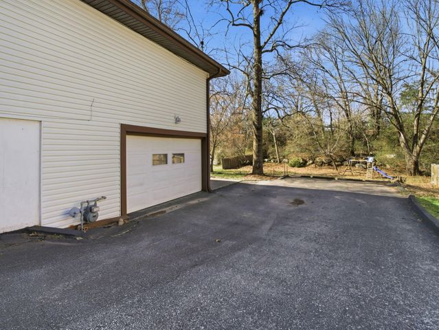 957 S Mission Avenue, Springfield, MO 65809