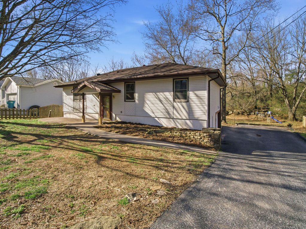 957 S Mission Avenue, Springfield, MO 65809