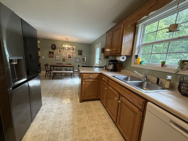 240 Brown Ln, Estill Springs, TN 37330