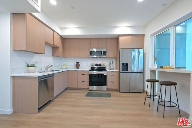14606 Sylvan Street 503, Los Angeles, CA 91411