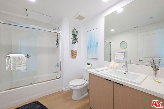 14606 Sylvan Street 503, Los Angeles, CA 91411