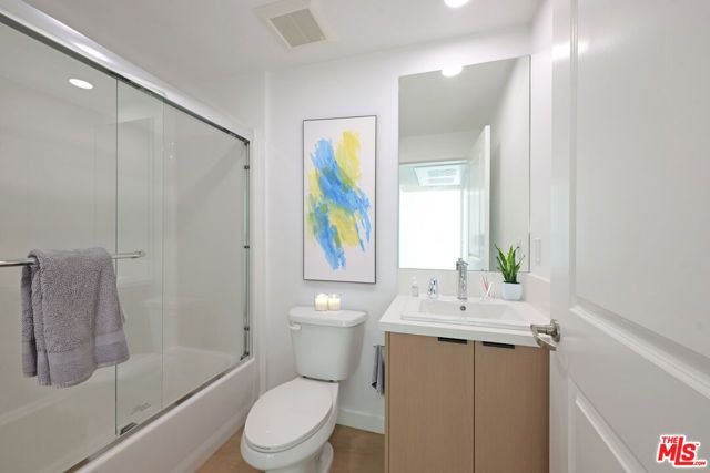14606 Sylvan Street 503, Los Angeles, CA 91411