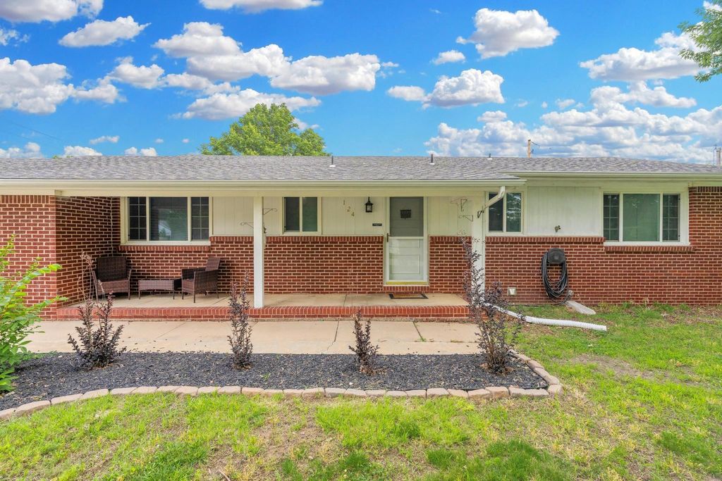 124 Baird St, Kechi, KS 67067