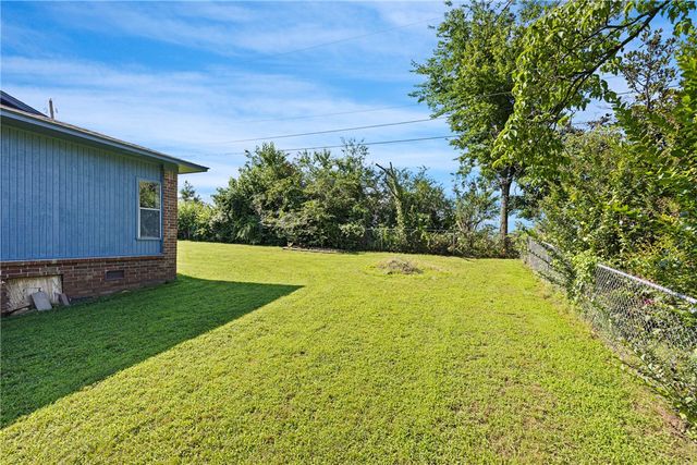 302 E Date Street, Russellville, AR 72802